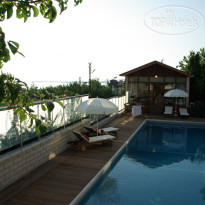 Parla Viens Suites Бассейн