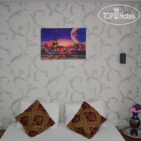 The Reina Hotel 
