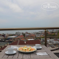 The Reina Hotel 