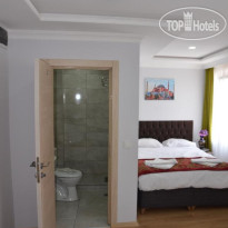 The Reina Hotel 