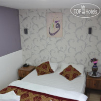 The Reina Hotel 