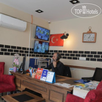 The Reina Hotel 