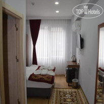 The Reina Hotel 