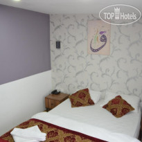 The Reina Hotel 