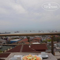 The Reina Hotel 