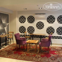 The Reina Hotel 