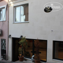 The Reina Hotel 