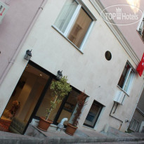 The Reina Hotel 