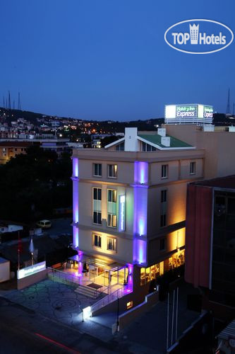 Фотографии отеля  Holiday Inn Express Istanbul - Altunizade 3*