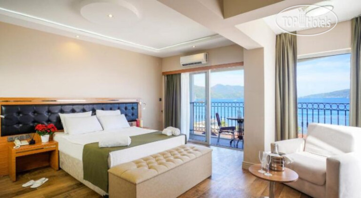 Aurasia Sea Side Hotel