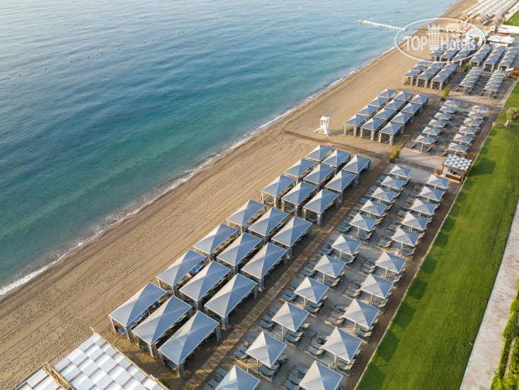 Пляж в Al Bustan Hotels Flats