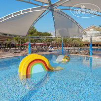 Открытый детский плавательный бассейн в Amara Luxury  Resort & Villas 5*