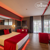 Amon Hotels Red Room