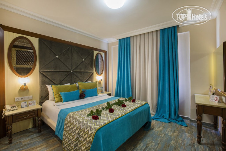Club Big Blue Suit Hotel