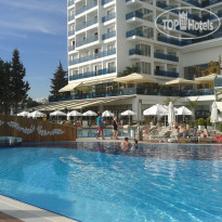 Azura Deluxe Resort & Spa Hotel