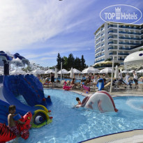 Azura Deluxe Resort & Spa Hotel