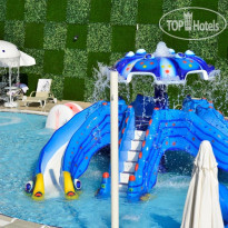 Azura Deluxe Resort & Spa Hotel