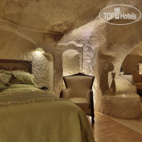 Golden Cave Suites 