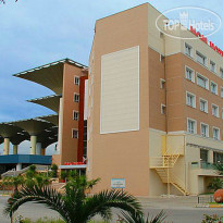 Mom Hotel 
