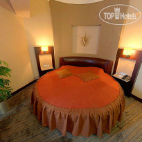 Mom Hotel