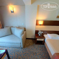 Mom Hotel