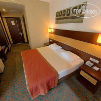 Mom Hotel
