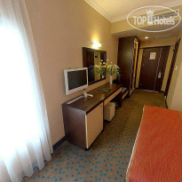 Mom Hotel