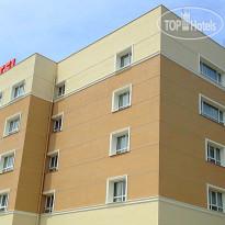 Mom Hotel