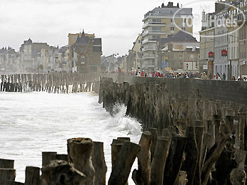 Фотографии отеля  Ibis Saint Malo Plage 2*