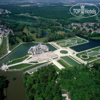 Tiara Chateau Hotel Mont Royal Chantilly Королевский замок с парком, ип