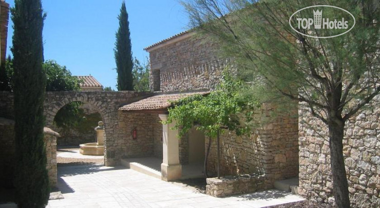 Фотографии отеля  La Bastide Des Chenes 3*