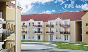 Фотографии отеля  Residhome Appart Hotel Roissy Village 3*