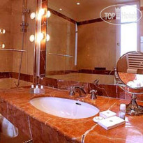 Hotel Suites Unic Renoir Saint Germain Ванная комната