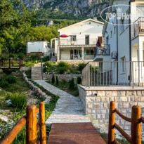 Stone Bridge Eco Lodge 