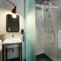 Pentahotel Prague Standard guestroom - bathroom