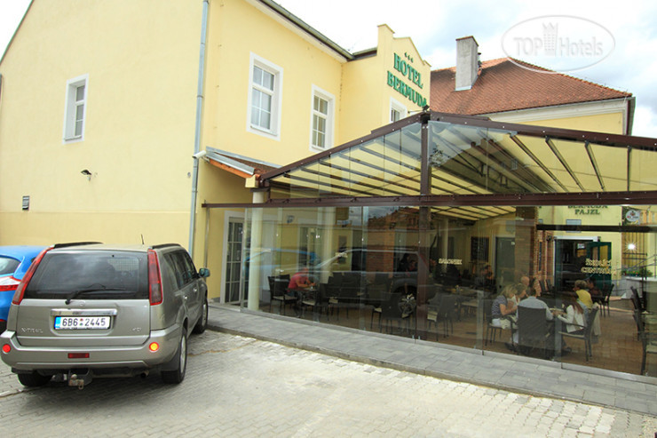 Фотографии отеля  Bermuda Hotel  Znojmo 3*