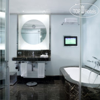 Le Richemond Suite bathroom