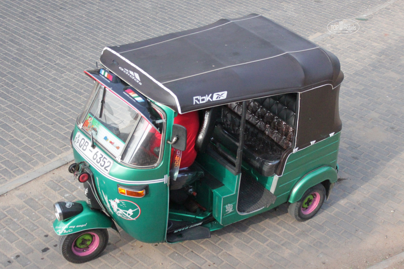 Рикша в сочи олимпийский парк. Тук тук в сиануквиль. Тук тук сочи парк олимпийский. Тук тук сочи. Электромобили в олимпийском парке.