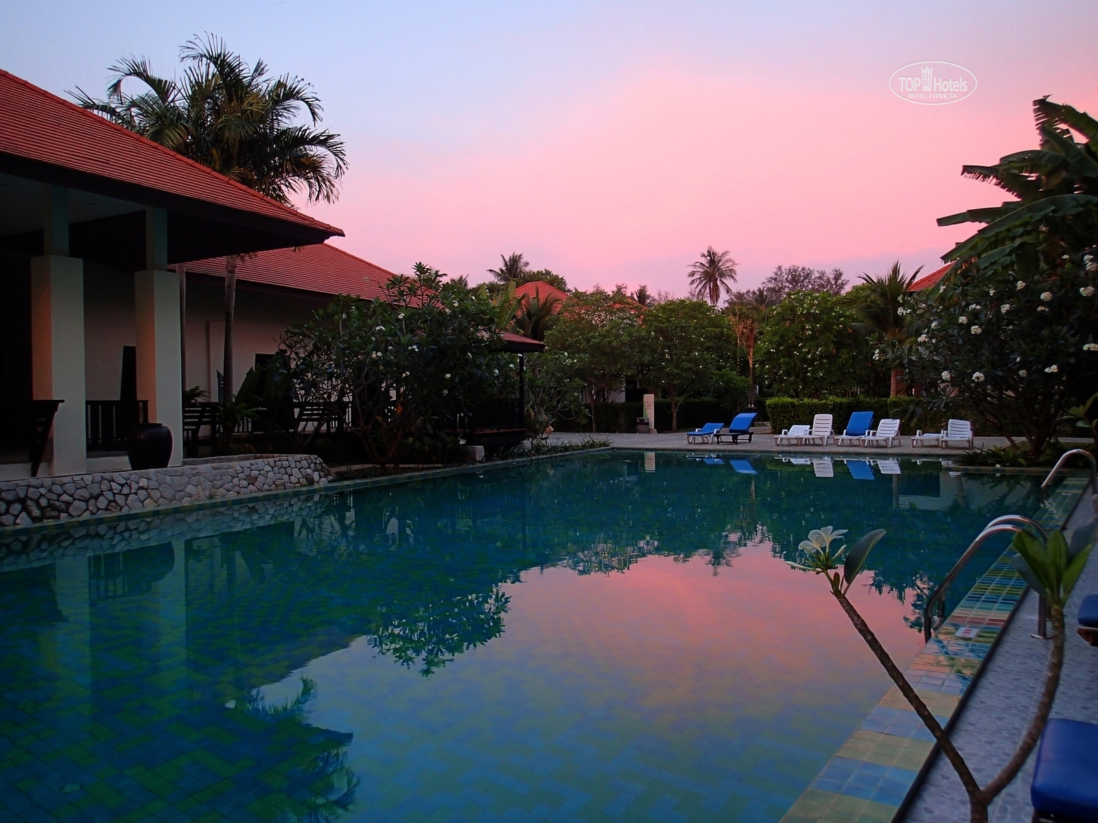 Phuket mai khao. Май Кхао Пхукет. Майя Бич Пхукет. Mai Khao. Май Кхао Палм Бич фото туристов.