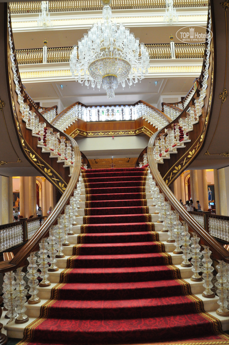 Мардан live. Мардан 2023. Мардан субботний на соловьев лайф. Мардан последний выпуск. Хрустальная лестница мардан палас.