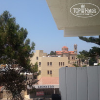 Dionysos Central 3* Вид из номера 202 на соседний балкон. - Фото отеля
