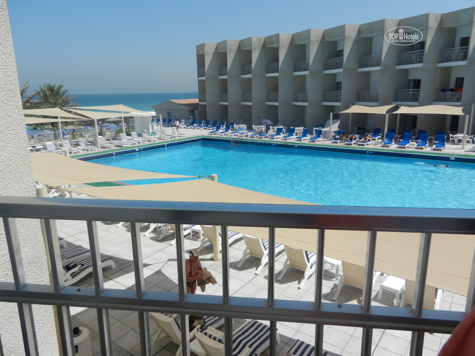 Шарджа бич. Beach Hotel Sharjah 3. Шарджа отель Шарджа Бич 3. Отель Шарджа Бич 3 пляж. Корал Beach Hotel Sharjah 3.