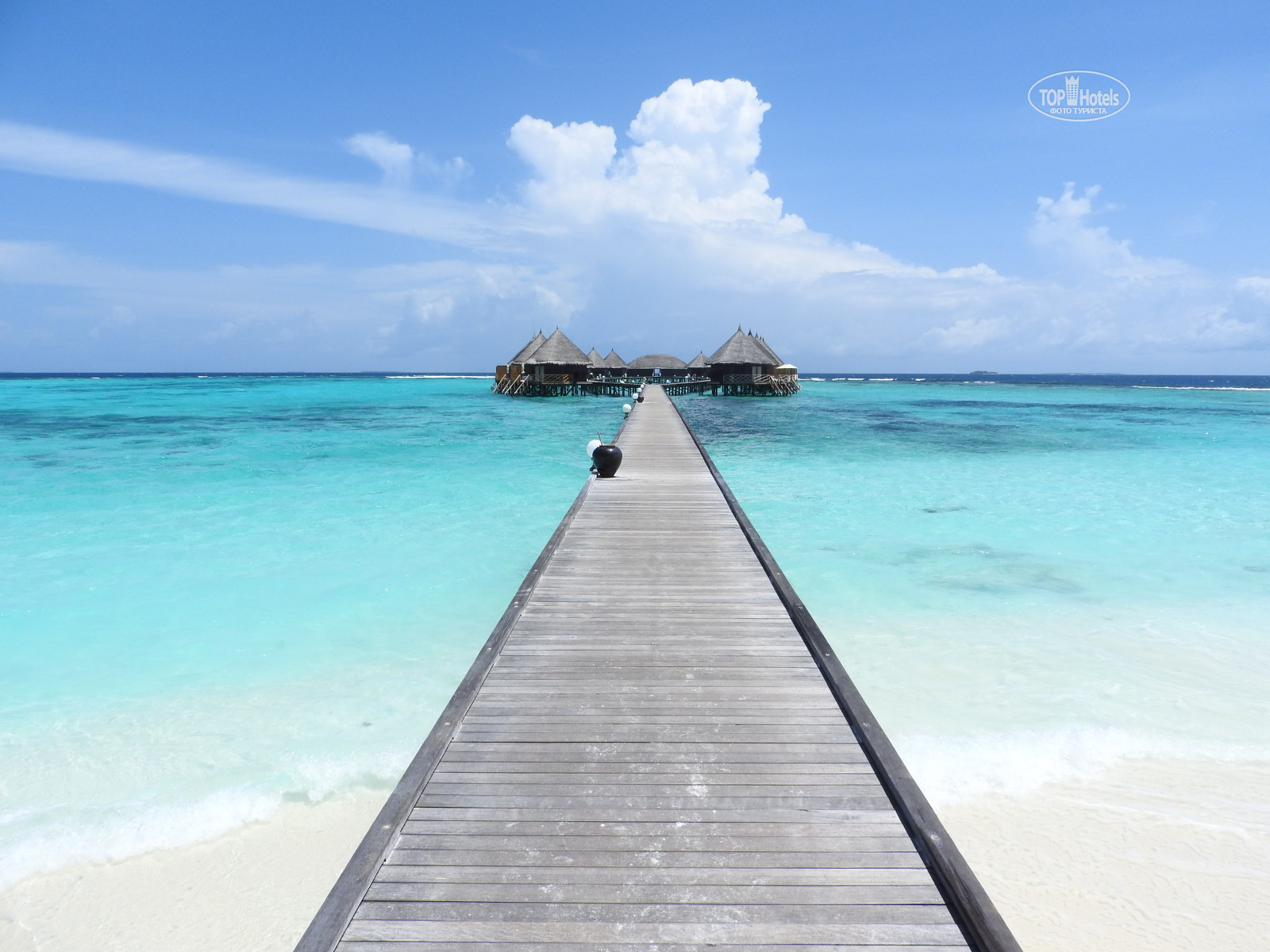 Angaga Island Resort Spa 4