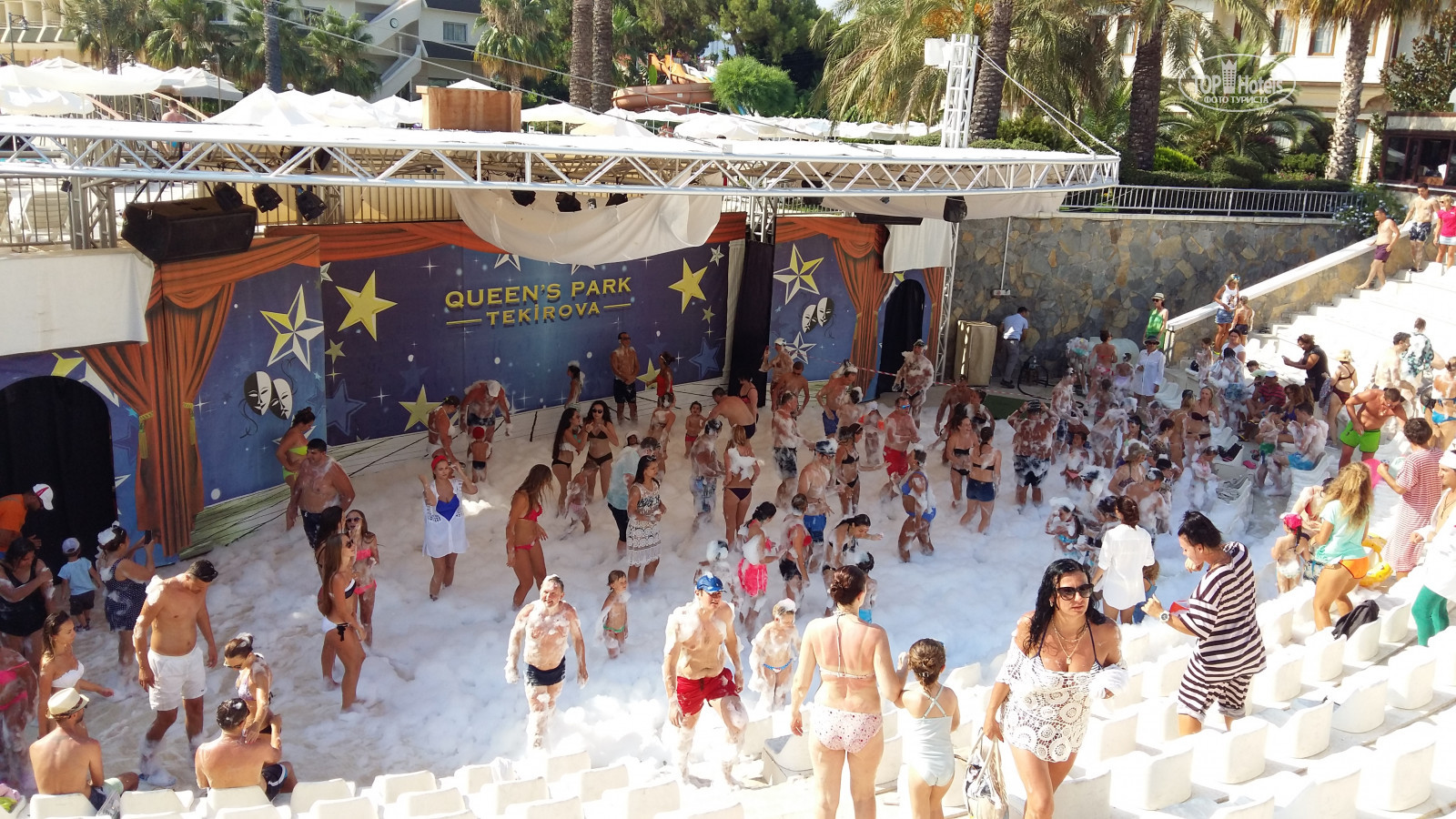 Turkey disco. Rai Premium Tekirova 5 Турция. Queens Park Rai Premium Tekirova 5 Турция. Фестиваль Текирова Кемер. Мини диско Турция-turkiye.