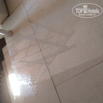 Vigo 4* опасно мокрый пол - Фото отеля
