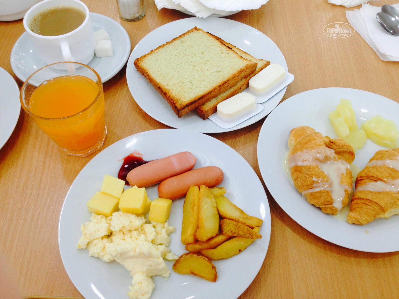 Сочи парк отель завтраки. Завтрак в столовой. Завтрак в гостинице. Порционные Завтраки в отелях.