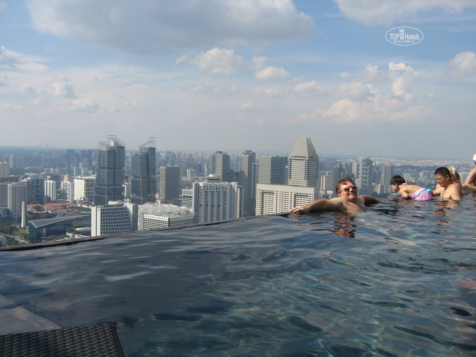 Бассейн в бангкоке. Marina Bay Sands бассейн. Бангкок бассейн на крыше небоскреба. Бангкок отель с бассейном на крыше. Отель в Бангкоке с бассейном на крыше 80.