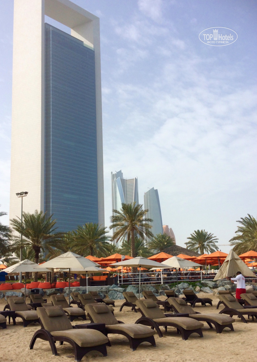 Radisson abu dhabi corniche. Рэдиссон Блю Абу Даби. Рэдиссон Абу Даби Корниш. Radisson Blu Resort Abu Dhabi Corniche 5. Отель Radisson Blu Hotel & Resort, Abu Dhabi Corniche в Абу-Даби.