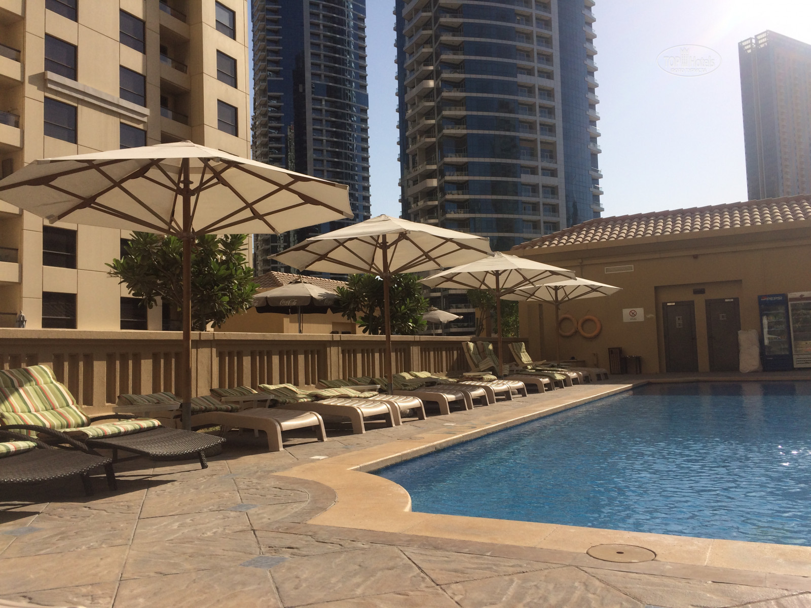 Delta hotels by marriott jumeirah 4. Ramada Hotel Дубай Марина. Ramada Plaza Jumeirah Beach Residence 4. Ramada Plaza JBR. Дубай отель Дельта.