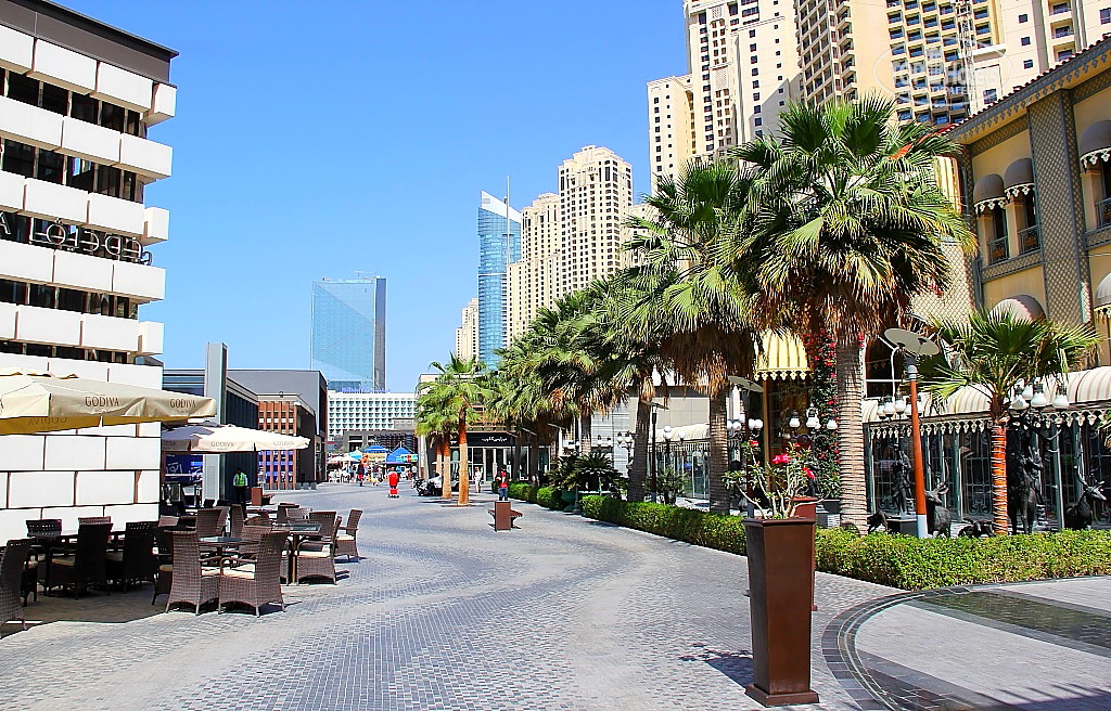 Дубай улица джумейра. Джумейра стрит. Улица Джумейра в Дубае. Dubai JBR Street.